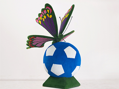 Топиари композиция Бабочка на футбольном мяче - газон Есо